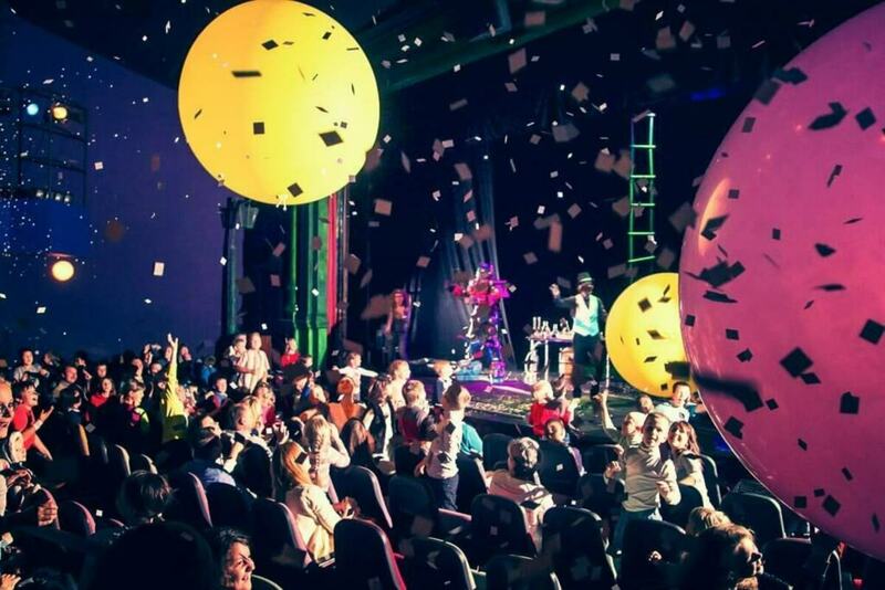 Бумажное и серебряное шоу